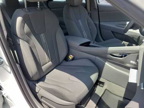 New 2026 Hyundai Elantra Hybrid FWD image 19