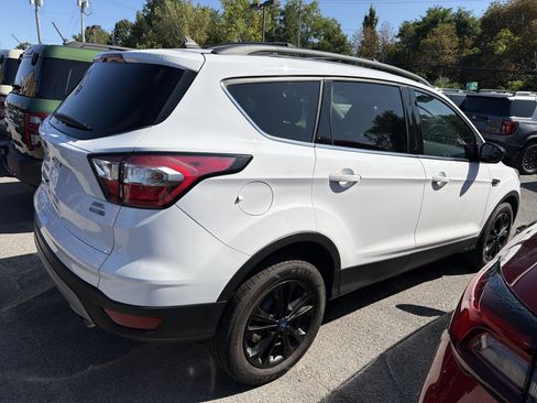 Used 2018 Ford Escape SEL AWD/4WD image 5