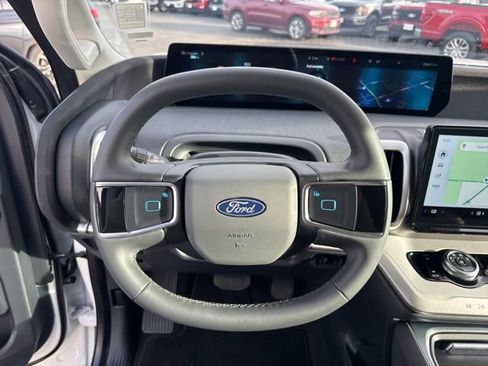 Used 2025 Ford Expedition Active image 13