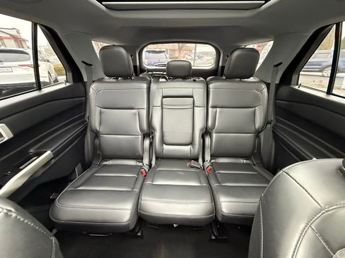 Used 2022 Ford Explorer XLT w/ Equipment Group 202A image 25