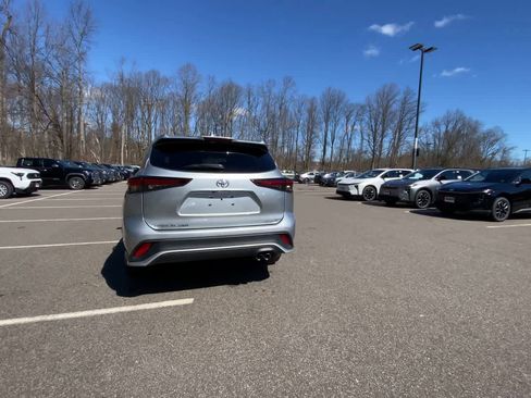 Used 2025 Toyota Highlander XSE image 11