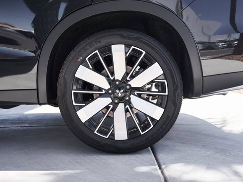 New 2025 Mitsubishi Outlander SE image 8