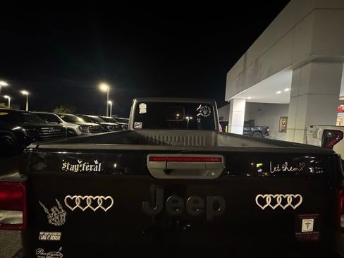 Used 2020 Jeep Gladiator Sport w/ Quick Order Package 24S image 5