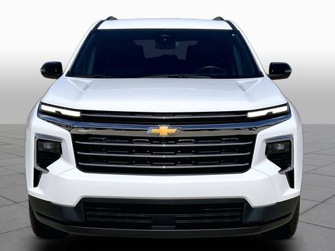 Used 2025 Chevrolet Traverse LT FWD image 4