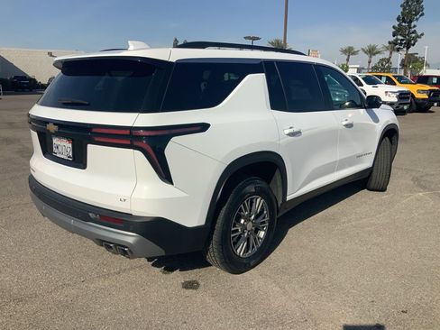 Used 2024 Chevrolet Traverse LT image 10