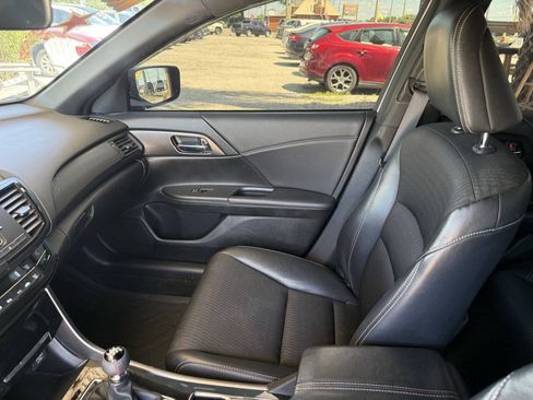 Used 2017 Honda Accord Sport image 8