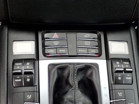 Used 2018 Porsche Macan AWD/4WD image 20