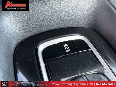 Used 2023 Toyota Corolla LE image 34