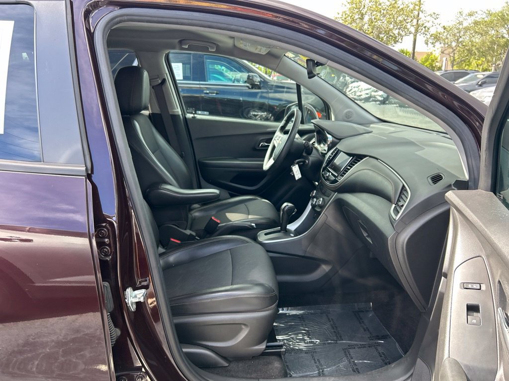 Used 2022 Chevrolet Trax LT AWD/4WD image 38