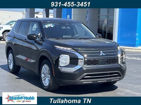 Used 2023 Mitsubishi Outlander ES image 1