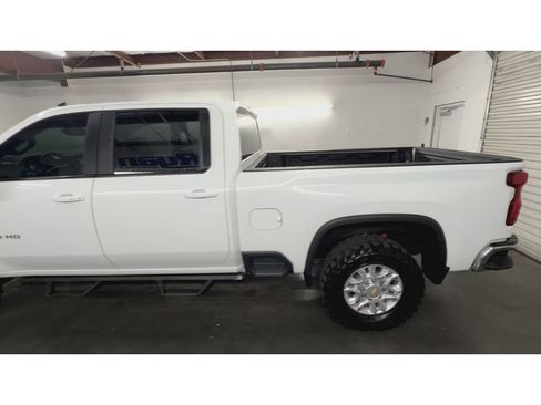 Used 2024 Chevrolet Silverado 2500 LT AWD/4WD image 6