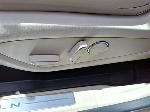 Used 2018 Lincoln MKC Premiere AWD/4WD image 12