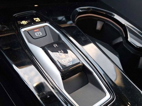 Used 2025 Audi Q5 Premium w/ Convenience Package image 11