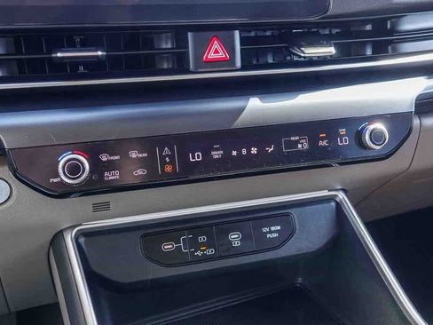 Certified 2025 Kia Carnival LXS image 23