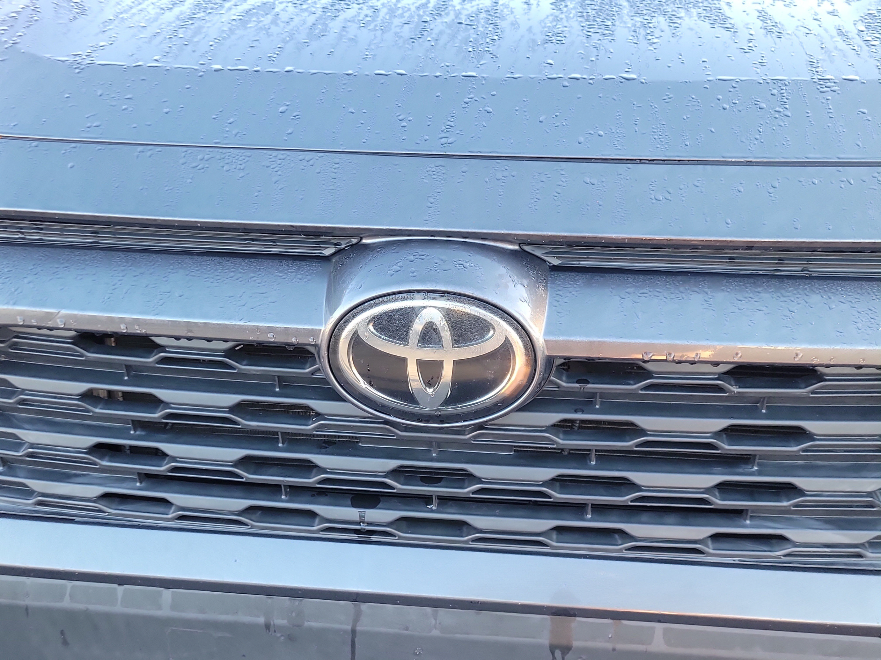 Used 2021 Toyota RAV4 XLE w/ Convenience Package FWD image 10
