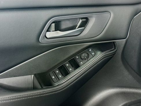 Used 2026 Nissan Rogue SV w/ Cold Weather Package FWD image 17