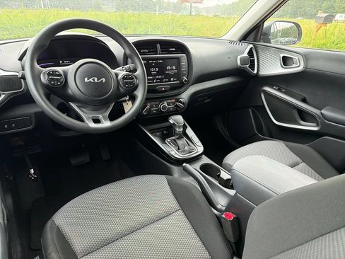 Used 2025 Kia Soul LX w/ LX Technology Package FWD image 22