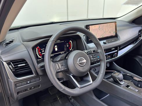 Used 2024 Nissan Rogue SL w/ SL Premium Package FWD image 13