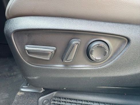 Used 2025 Toyota Sienna XLE image 16