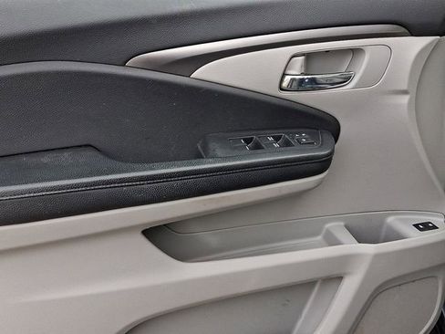 Used 2017 Honda Pilot EX-L image 16