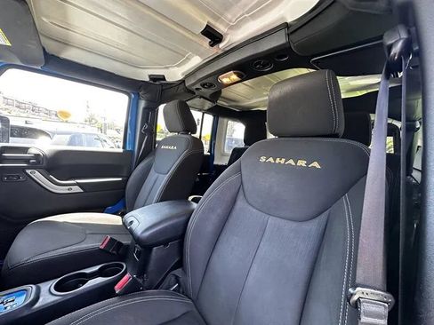 Used 2015 Jeep Wrangler Unlimited Sahara w/ Connectivity Group AWD/4WD image 32