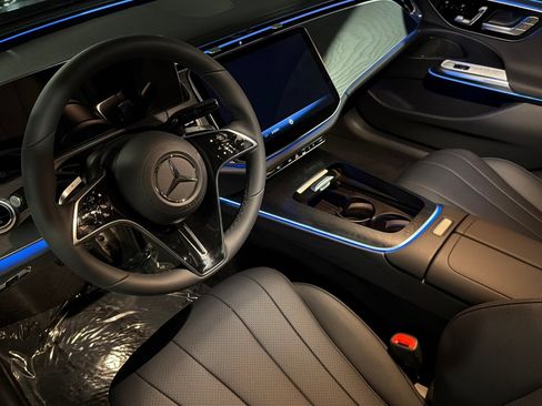 New 2026 Mercedes-Benz E 450 4MATIC Sedan image 9