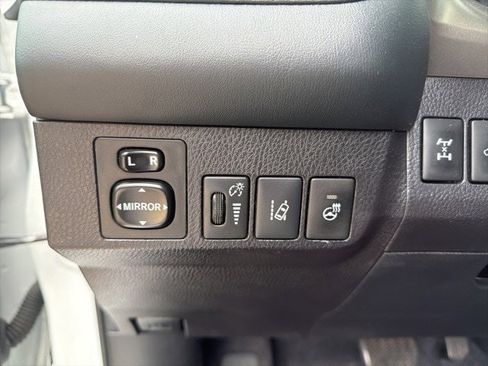 Used 2018 Toyota RAV4 Platinum image 6