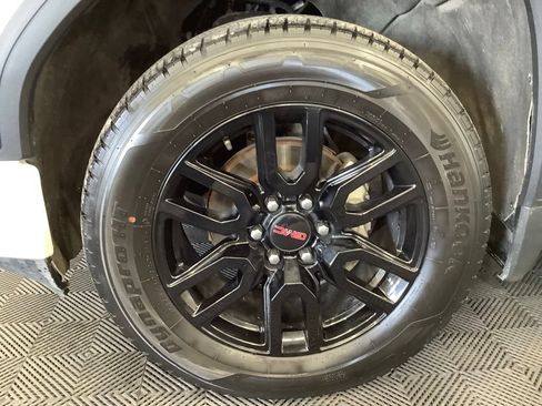 Used 2020 GMC Sierra 1500 Elevation w/ Elevation Value Package AWD/4WD image 3