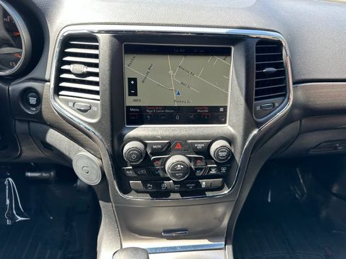 Used 2018 Jeep Grand Cherokee Altitude RWD image 26
