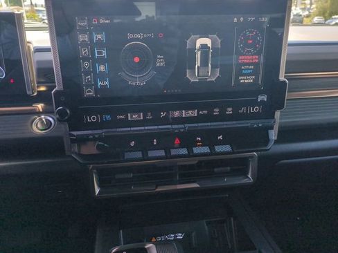 Certified 2025 GMC Hummer EV 3X w/ LPO, Dark Essentials Package AWD/4WD image 13