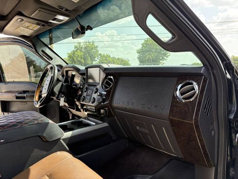 Used 2015 Ford F250 Platinum w/ FX4 Off-Road Package AWD/4WD image 15