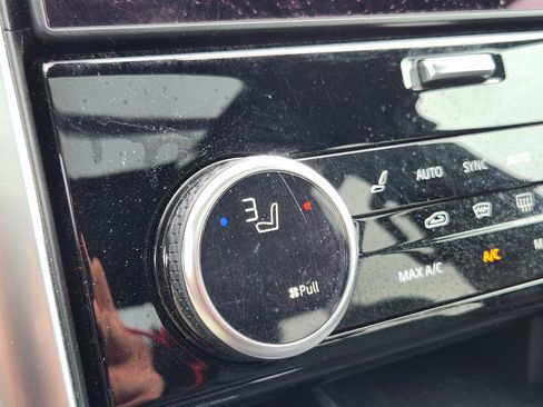 Used 2021 Land Rover Discovery S image 29