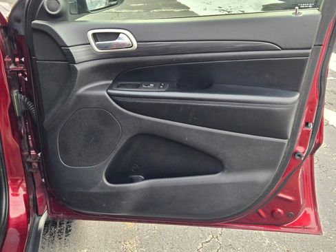 Used 2021 Jeep Grand Cherokee Laredo image 5