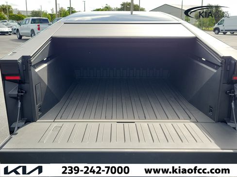 Used 2026 Tesla Cybertruck AWD Crew Cab image 10