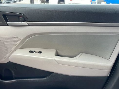 Used 2017 Hyundai Elantra SE FWD image 27