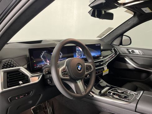 Used 2026 BMW X7 xDrive40i w/ M Sport Package image 4