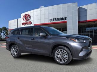 Used 2023 Toyota Highlander Platinum FWD video 1