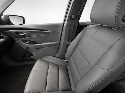 Used 2017 Chevrolet Impala LT FWD image 24