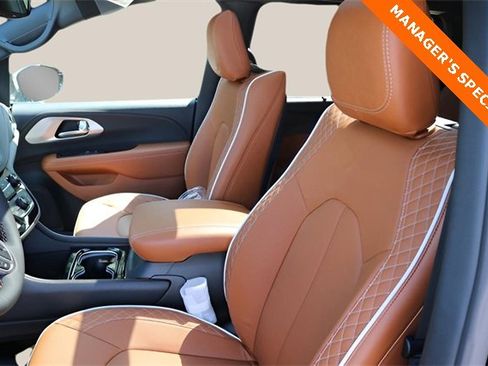 New 2026 Chrysler Pacifica Pinnacle image 12