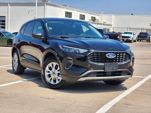 Used 2025 Ford Escape Active AWD/4WD image 2