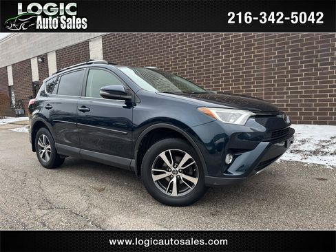 Used 2018 Toyota RAV4 XLE image 1