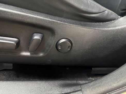 Used 2017 Toyota Highlander AWD V6 image 24