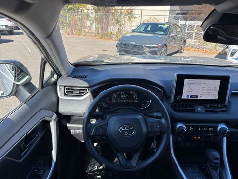 Used 2025 Toyota RAV4 LE image 33