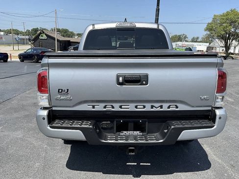Used 2017 Toyota Tacoma Limited w/ Tow Package AWD/4WD image 4