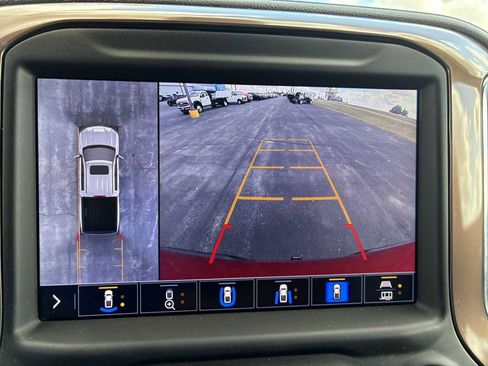 Used 2022 Chevrolet Silverado 1500 High Country w/ Technology Package image 14