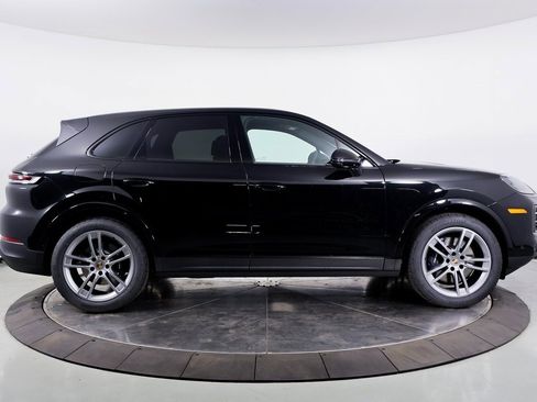 Used 2025 Porsche Cayenne image 25