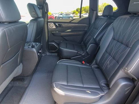 New 2026 Buick Enclave Avenir w/ Super Cruise Package FWD image 28