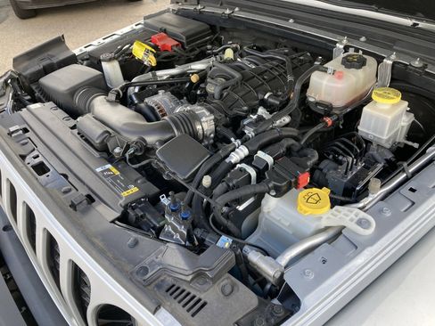 Used 2023 Jeep Gladiator Sport image 42