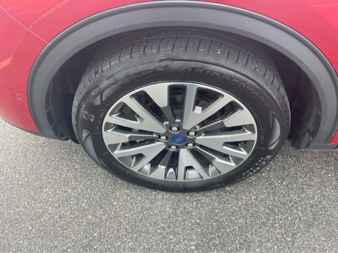 Used 2020 Ford Escape Titanium image 10