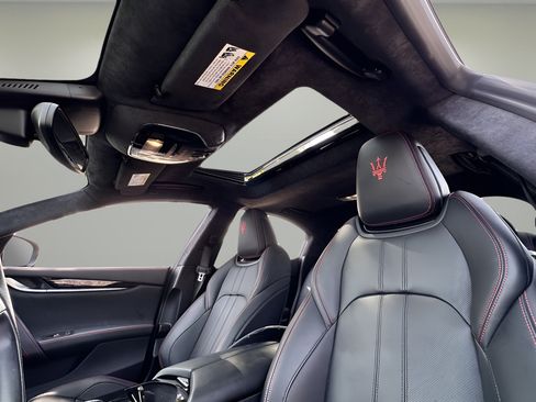 Used 2022 Maserati Ghibli GT RWD image 16